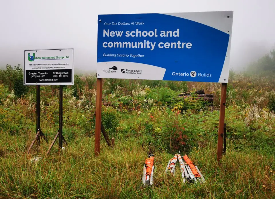 new-school-sign-oro new-school-sign-oro